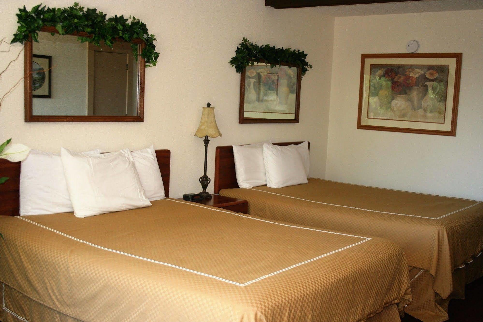 يوريكا سبرينغز Passion Play Road Inn - Formerly Statue Road Inn المظهر الخارجي الصورة